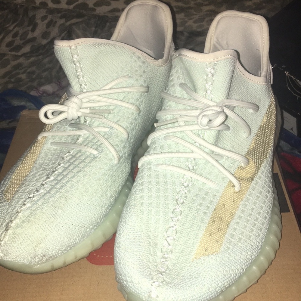 Yeezy Ua worm once look legit